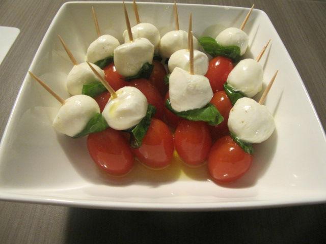 Tomaat mozzarella hapje